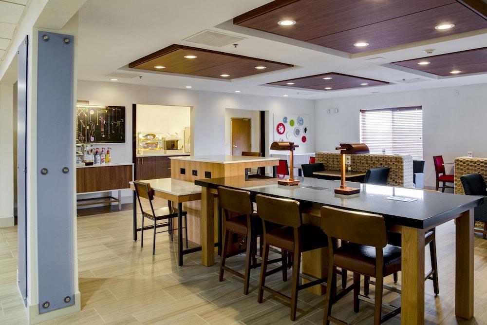 Holiday Inn Express & Suites Jacksonville By Ihg South Jacksonville Экстерьер фото